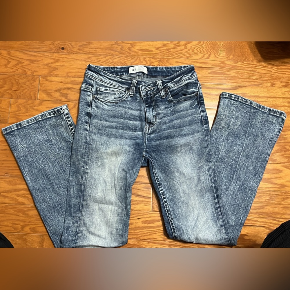 BKE Women's Straight Leg Jeans in Washed Blue